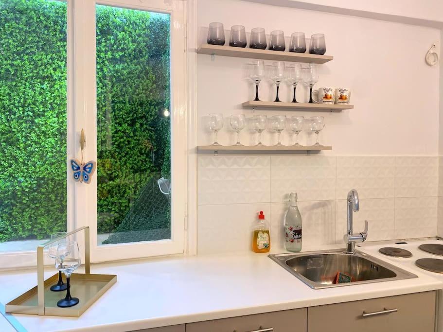 Brand New Modern Street-Style Studio /City Center Athena Bagian luar foto