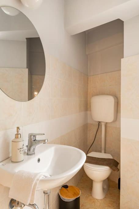 Brand New Modern Street-Style Studio /City Center Athena Bagian luar foto