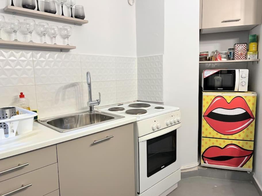Brand New Modern Street-Style Studio /City Center Athena Bagian luar foto