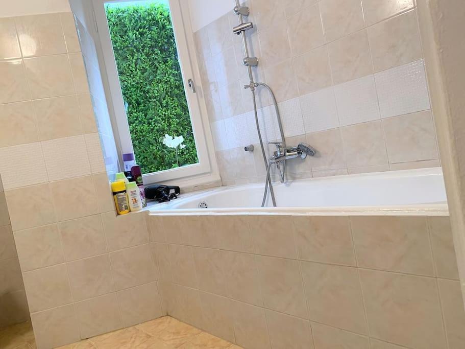 Brand New Modern Street-Style Studio /City Center Athena Bagian luar foto