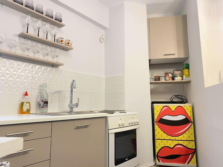 Brand New Modern Street-Style Studio /City Center Athena Bagian luar foto